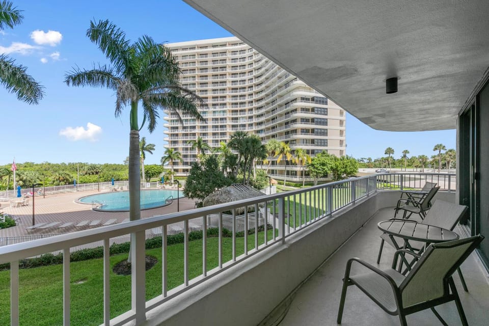Beachside Wrap-Around Balcony Apartment in Marco Island