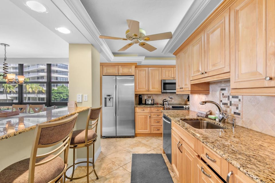 Beachside Wrap-Around Balcony Apartment in Marco Island