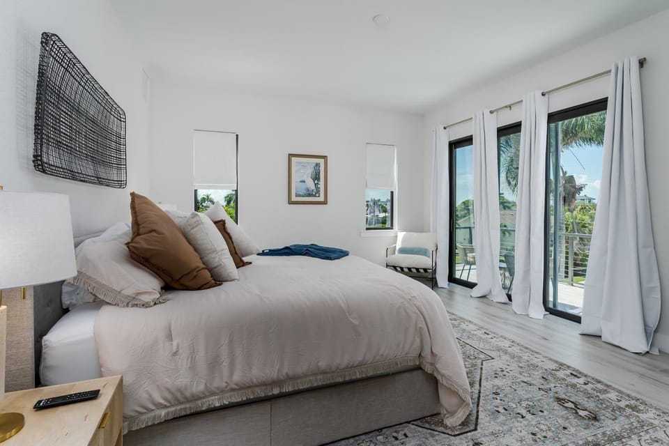 Aloha Nani Hilo House in Collier County