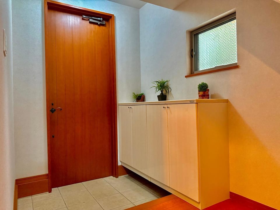 F2 Ikebukuro Business District hotel, 9 mins to ST Max 4P 池袋商务区 全新装修 交通中心 车站9分钟 最大4人 直达新宿 涉谷 表参道 品川 池袋 上野 代代木 银座 原宿 Hotel in Tokyo Prefecture