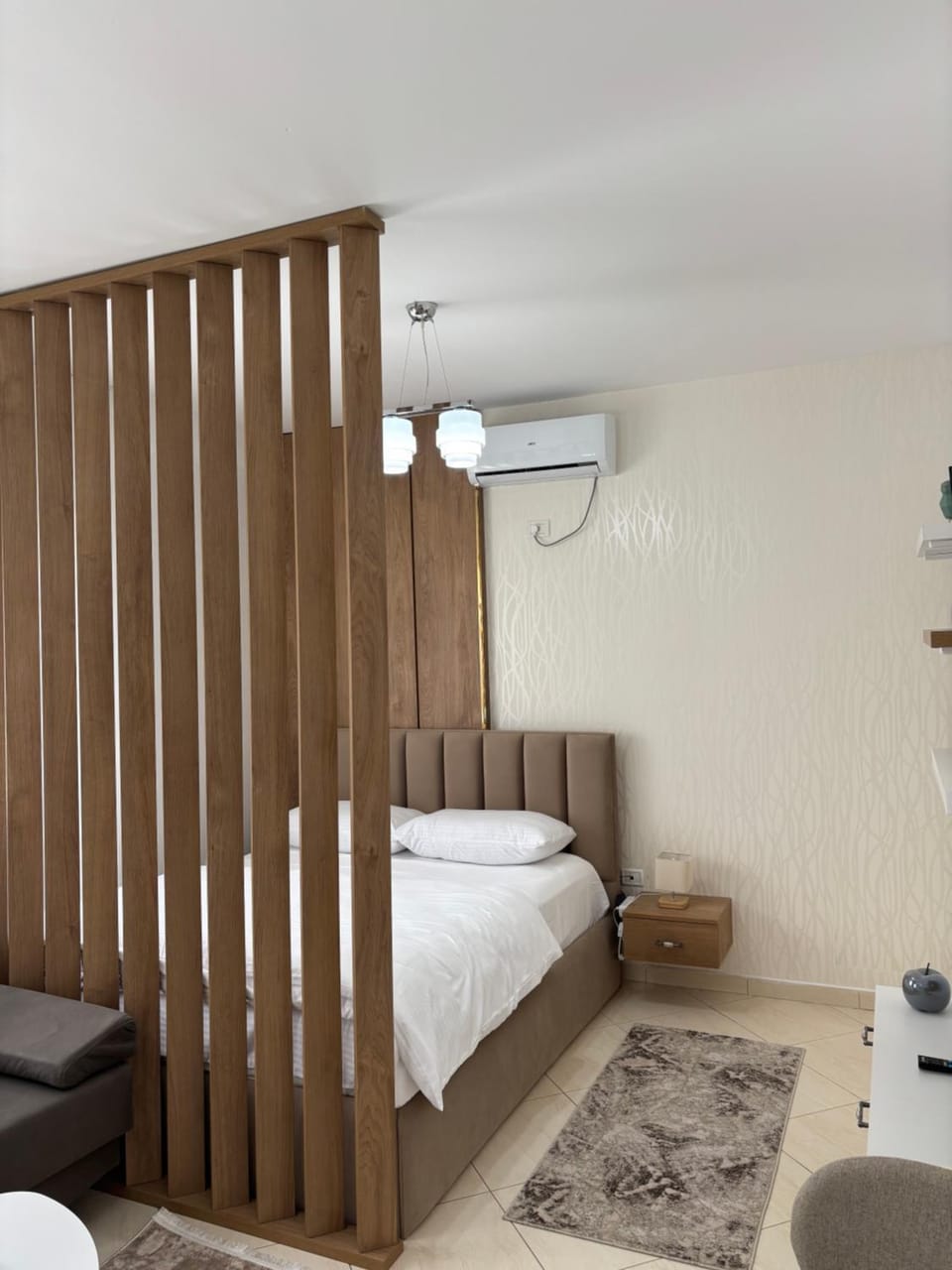 Bedroom, air conditioner
