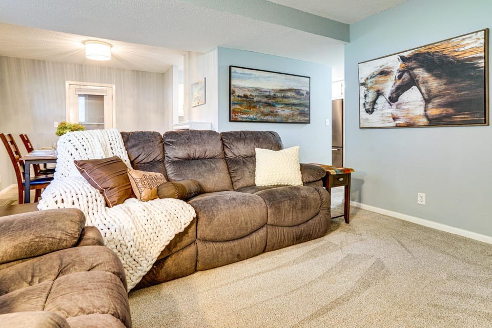 1 Mi to White Bear Lake & Dtwn: Twin Cities Escape Apartment in White Bear Lake