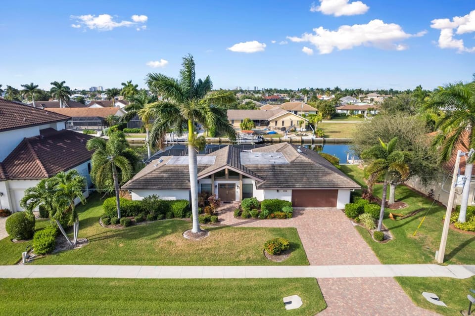 Modern Tranquility Flair House in Marco Island