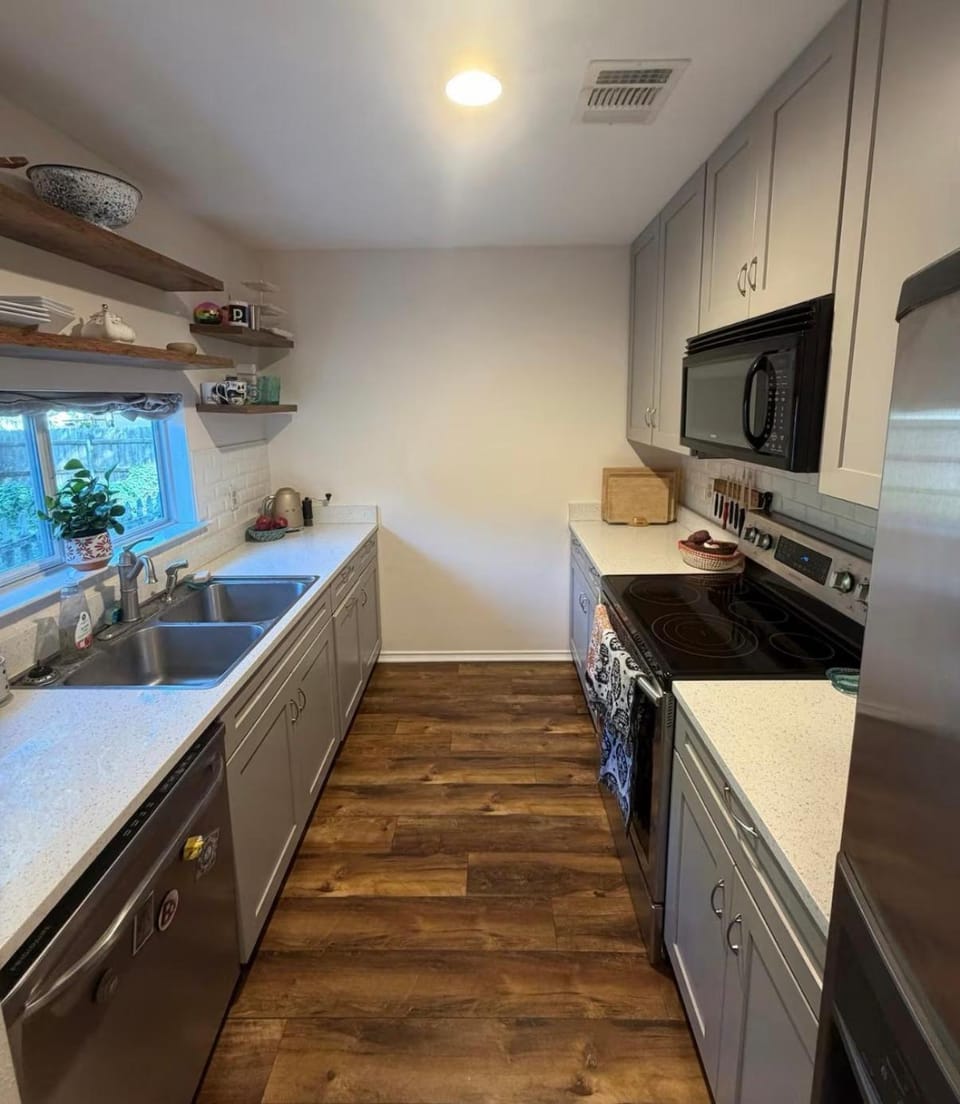 Kitchen or kitchenette, Kitchen or kitchenette, dishwasher, oven, stove