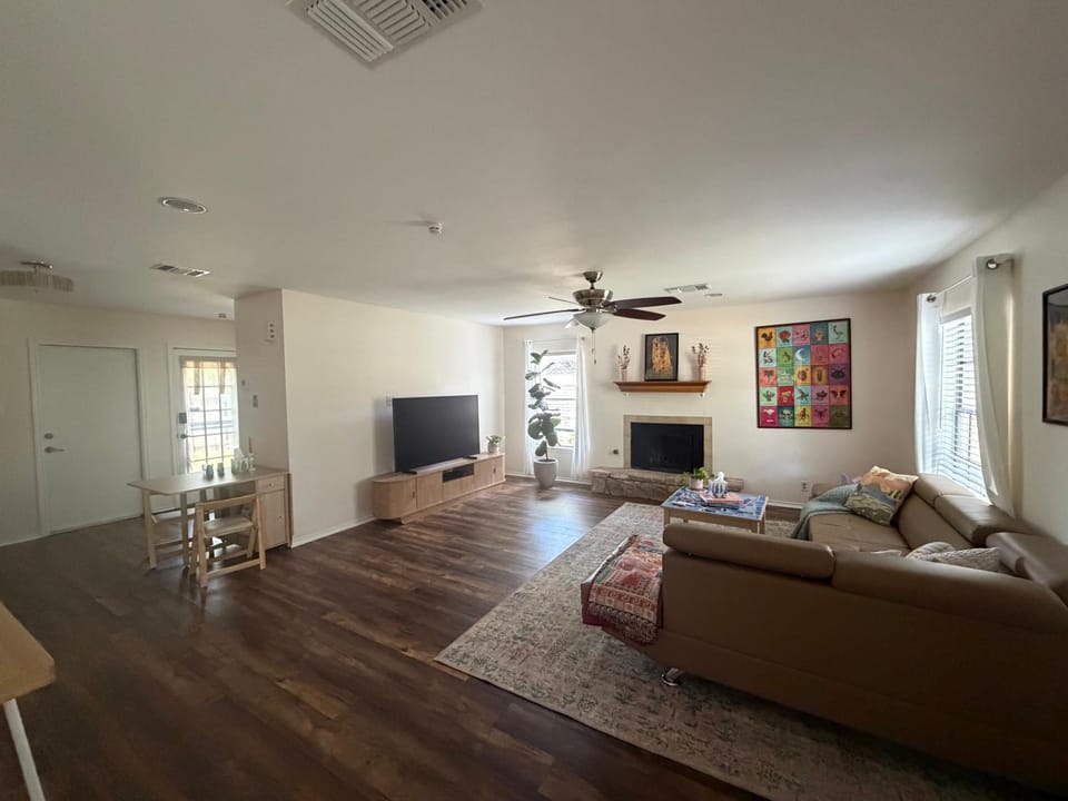 Communal lounge/ TV room