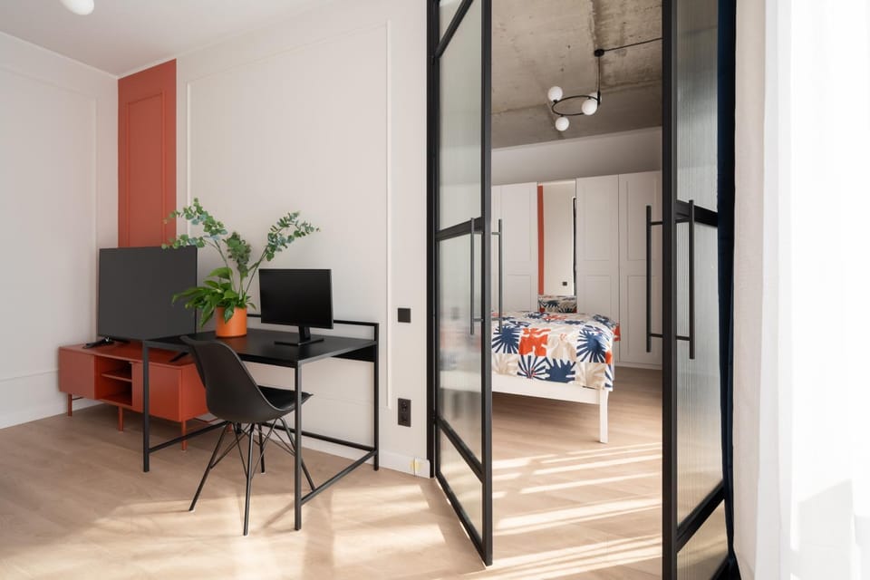 New Old Town flat, Free Parking, TV, Work desk, Monitor, AC, Security Apartment in Riga