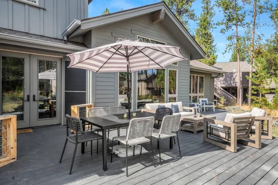 Gannet Chalet with HOT TUB, SAUNA, SHARC House in Sunriver