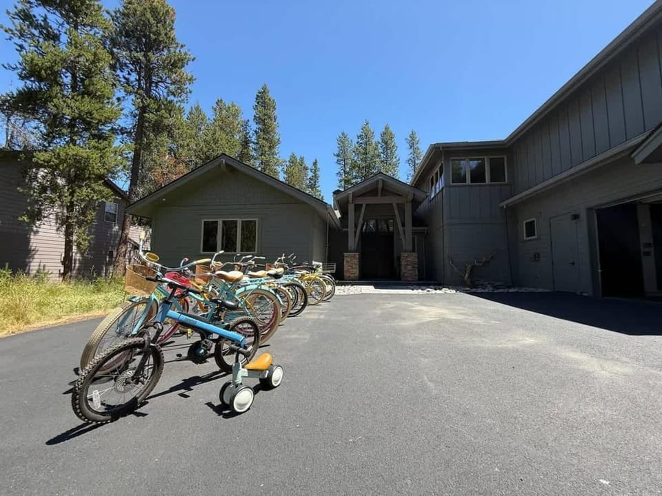 Gannet Chalet with HOT TUB, SAUNA, SHARC House in Sunriver