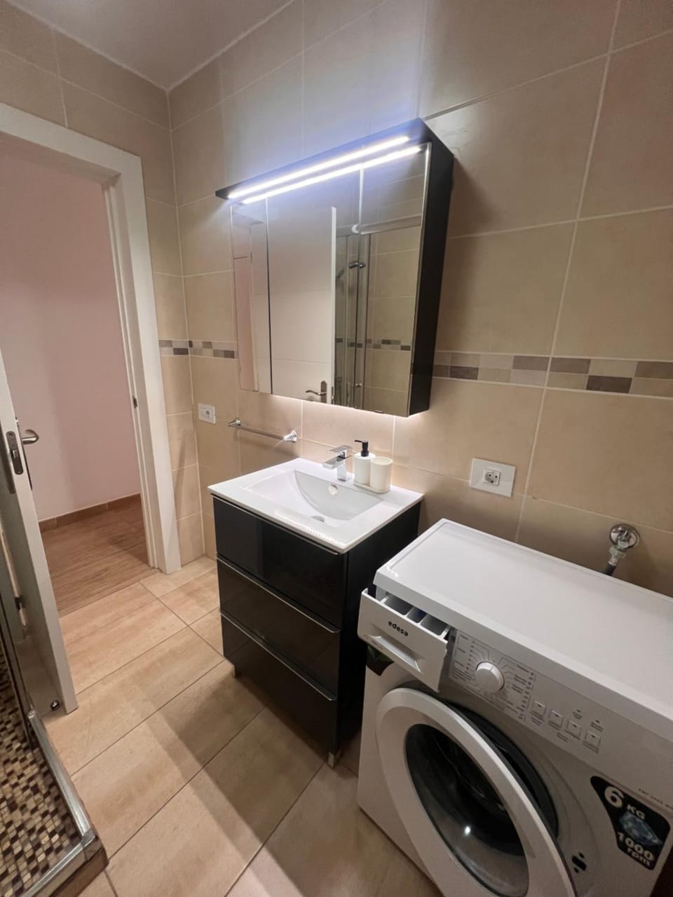 Bathroom, towels, washing machine