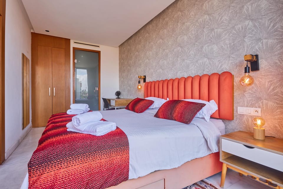 Bed, Photo of the whole room, Seating area, Bedroom, towels, wardrobe