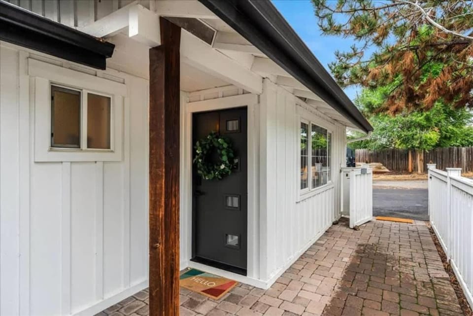 Branch & Thistle, 20 Min to Mt Bachelor & Hot Tub House in Bend