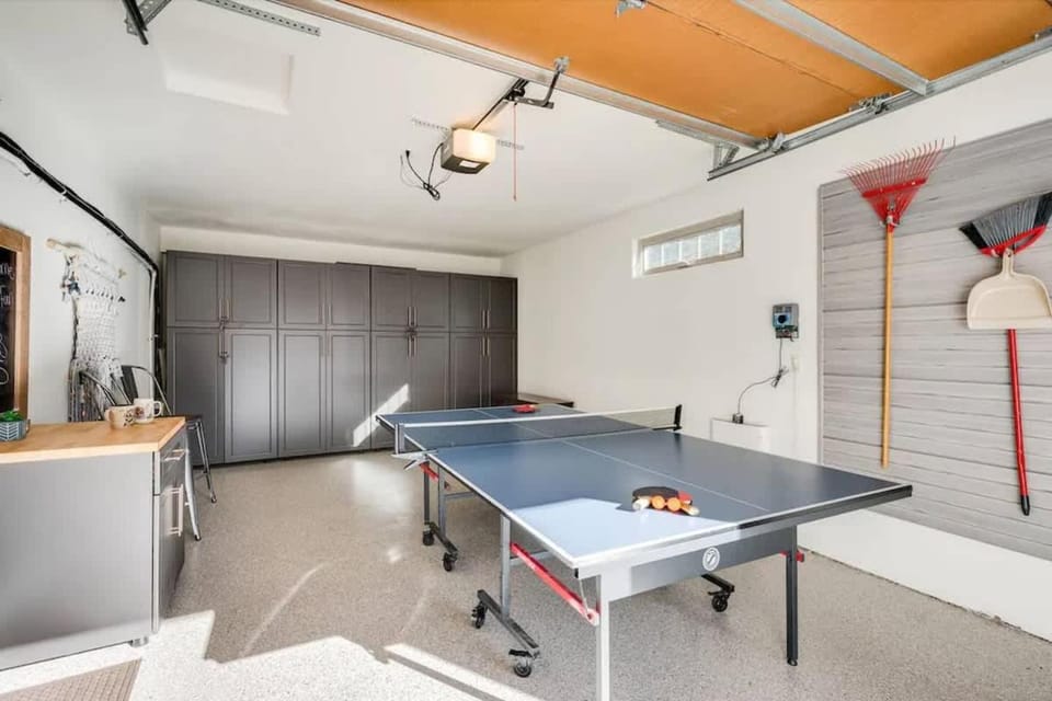 Branch & Thistle, 20 Min to Mt Bachelor & Hot Tub House in Bend