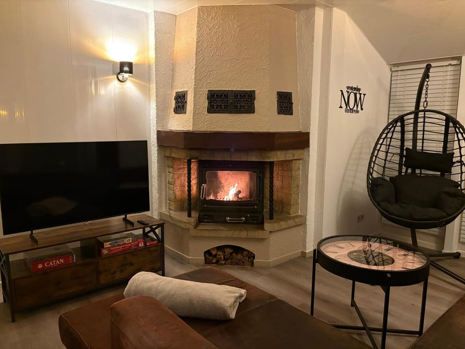 TV and multimedia, View (from property/room), Living room, fireplace