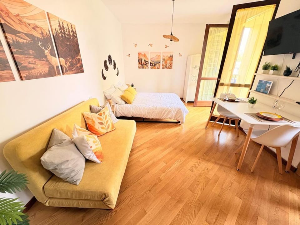 Casa Sole, 10 minutes from Lake Como Apartment in Lombardy