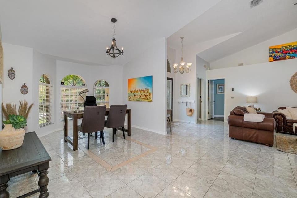 Elegant 4BR Pool Sanctuary - Ideal for Work or Play! Apartment in Palm Bay