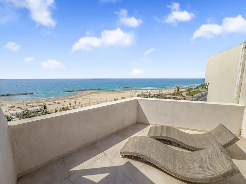 Blue Horizon Penthouse Apartment in Herzliya