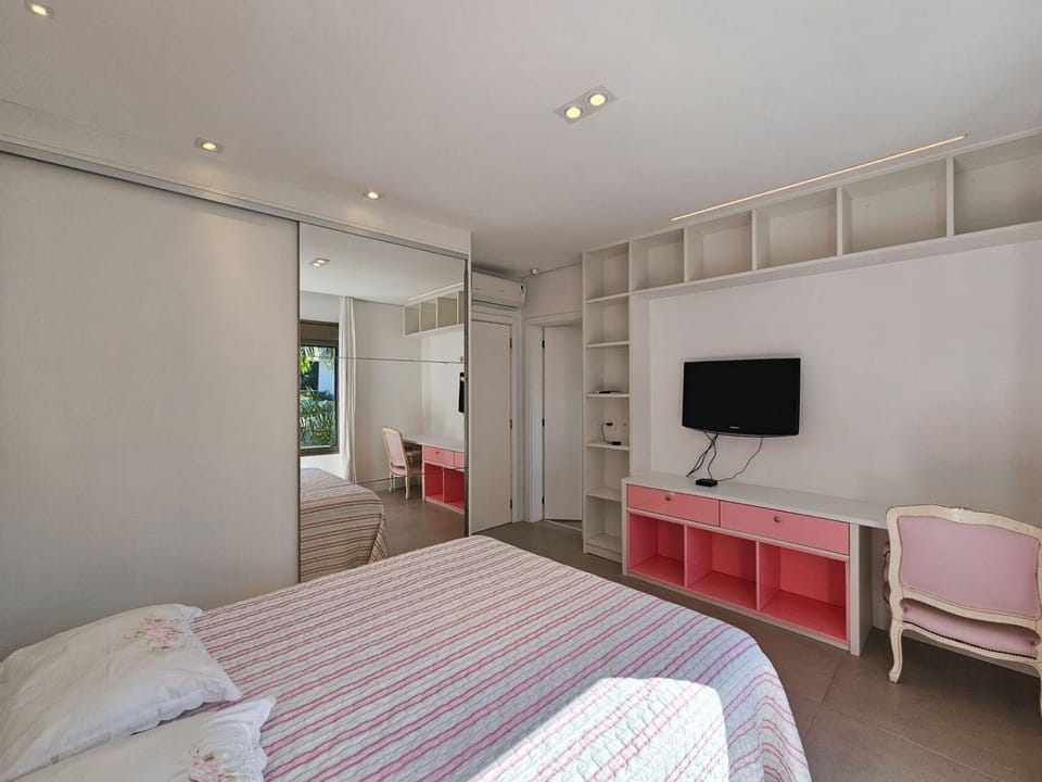 Casa 7 Suítes Riviera de São Lourenço House in Bertioga