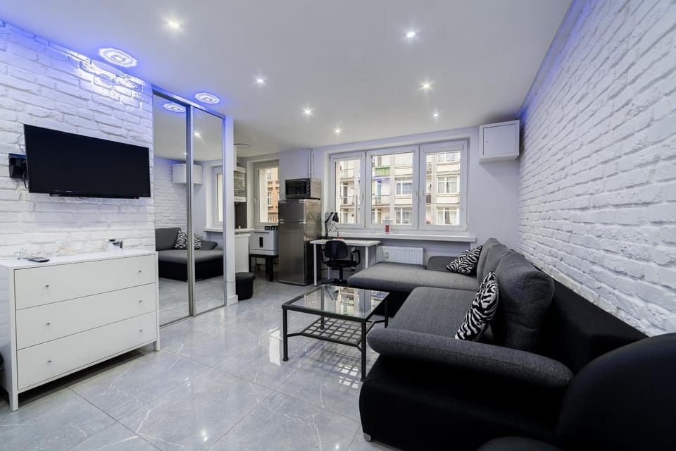 Communal lounge/ TV room, TV and multimedia, Living room, Seating area, Evening entertainment