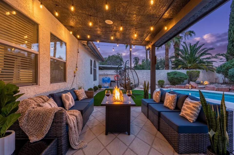 Luxury Vegas Escape,Pool, Gameroom, Mtn Views, EV House in Las Vegas