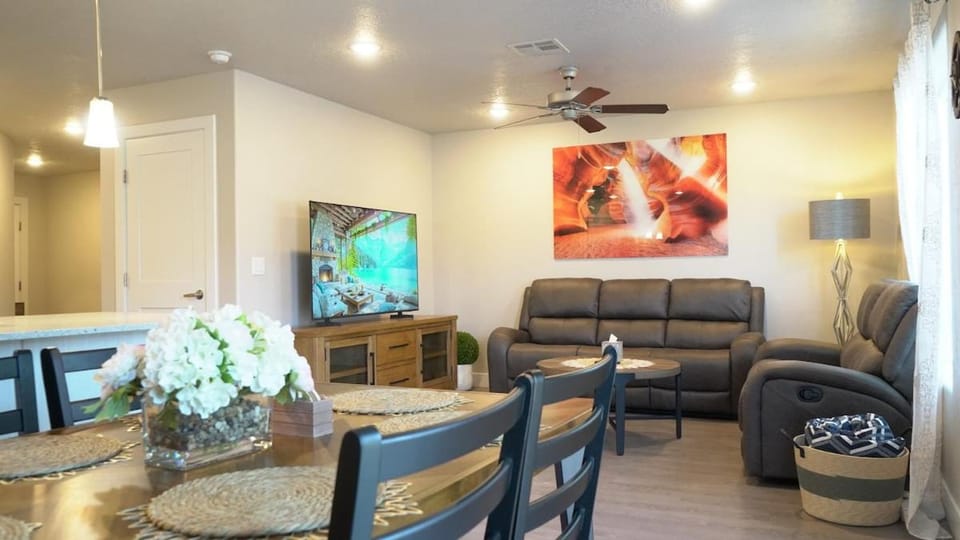 TV and multimedia, Living room, Seating area