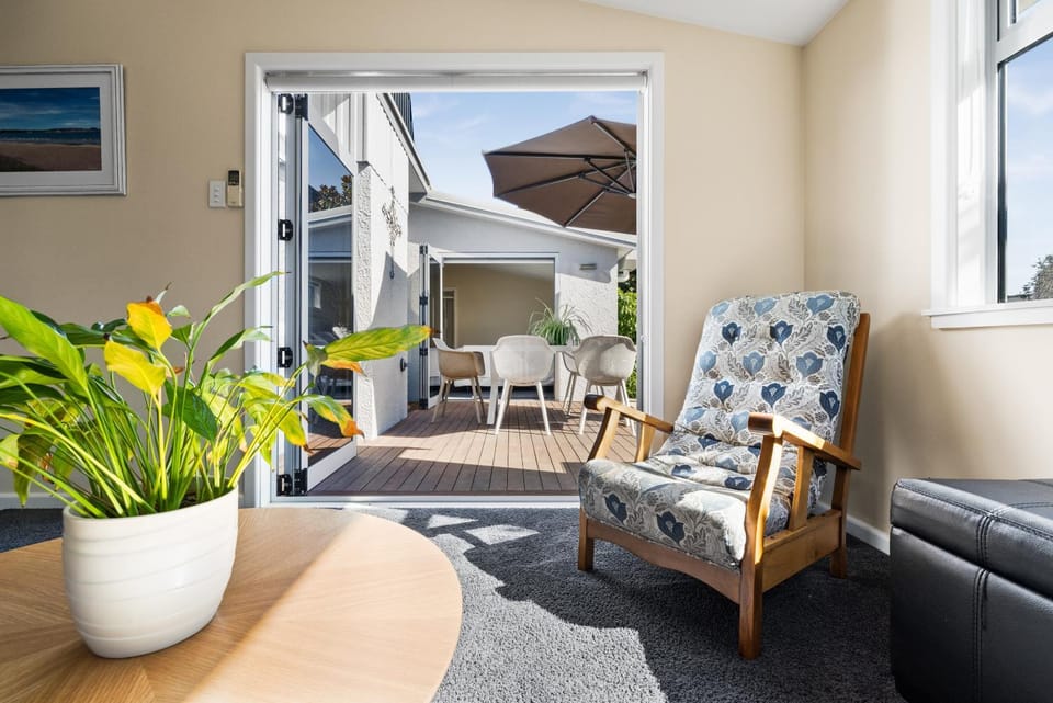 Day, Balcony/Terrace, Living room, Seating area, Garden view