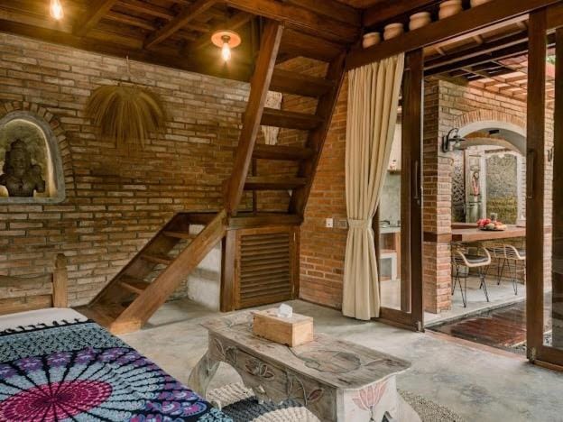 Pabuan Villa, private, ethnic and romantic Villa in Sukawati