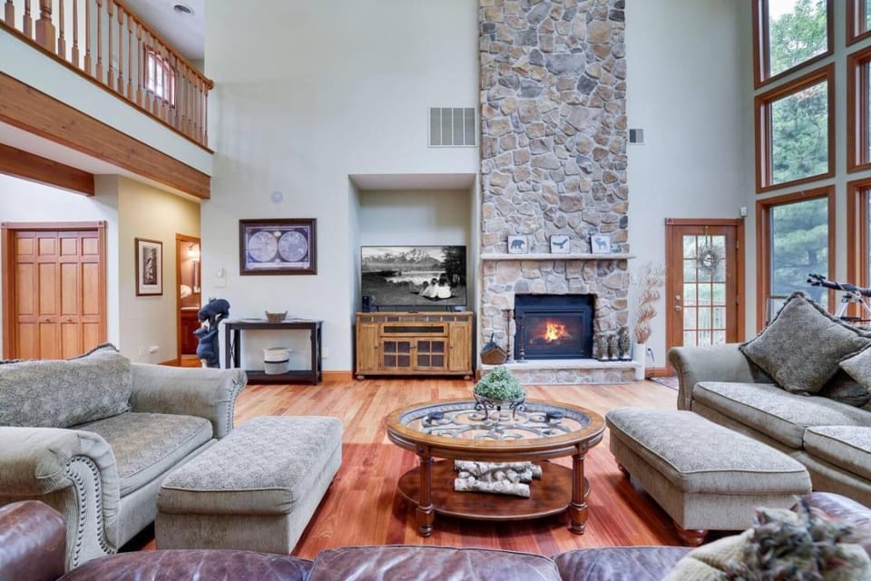 Harmony Haven Large Deck Hot Tub Ski House in Kidder Township