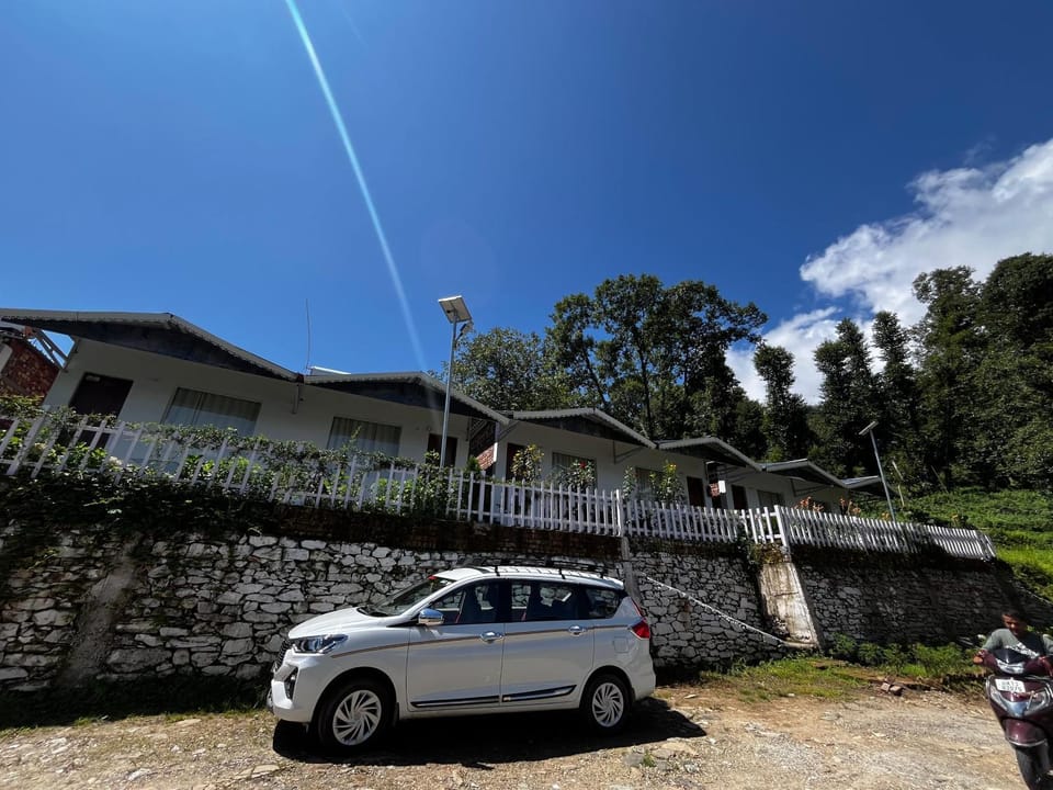 Property building, Day, Natural landscape, Mountain view, Parking