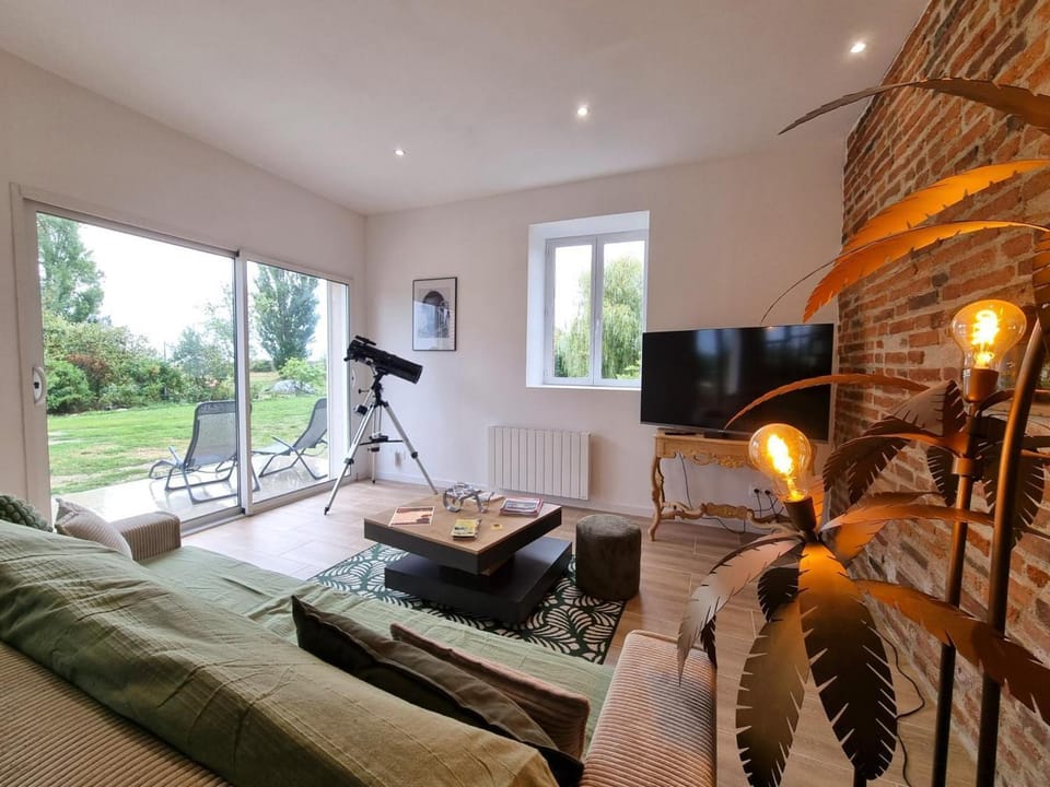 Gîte charmant de 5 pers. avec terrasse et nature à Précieux - FR-1-496-375 House in Auvergne-Rhône-Alpes