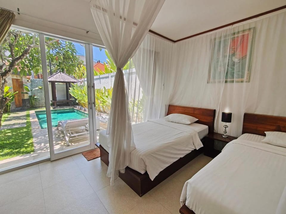 Bed, Bedroom, Pool view, safe, air conditioner