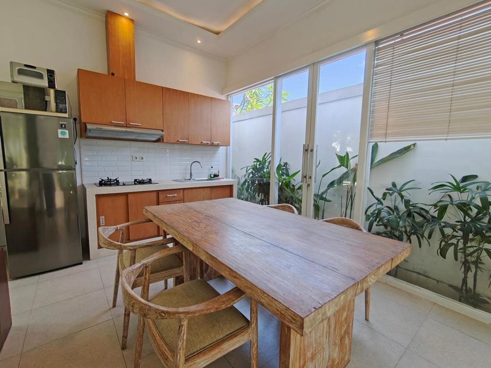 Kitchen or kitchenette, Dining area, kitchen