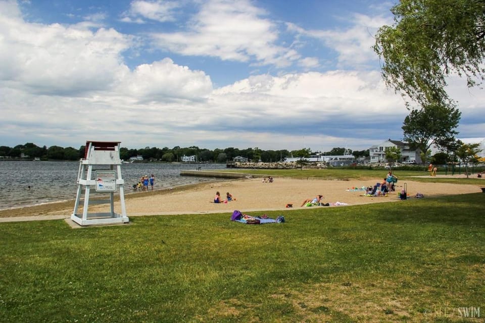 Seaside Stay in Historic Warren Apartment in Warren