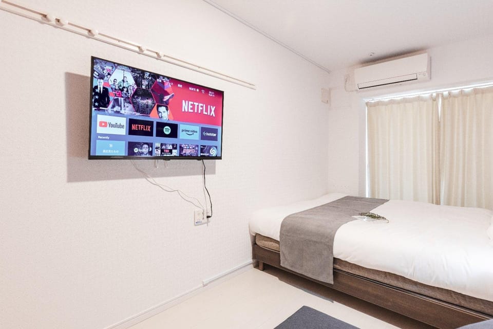 Communal lounge/ TV room, Bed, Bedroom