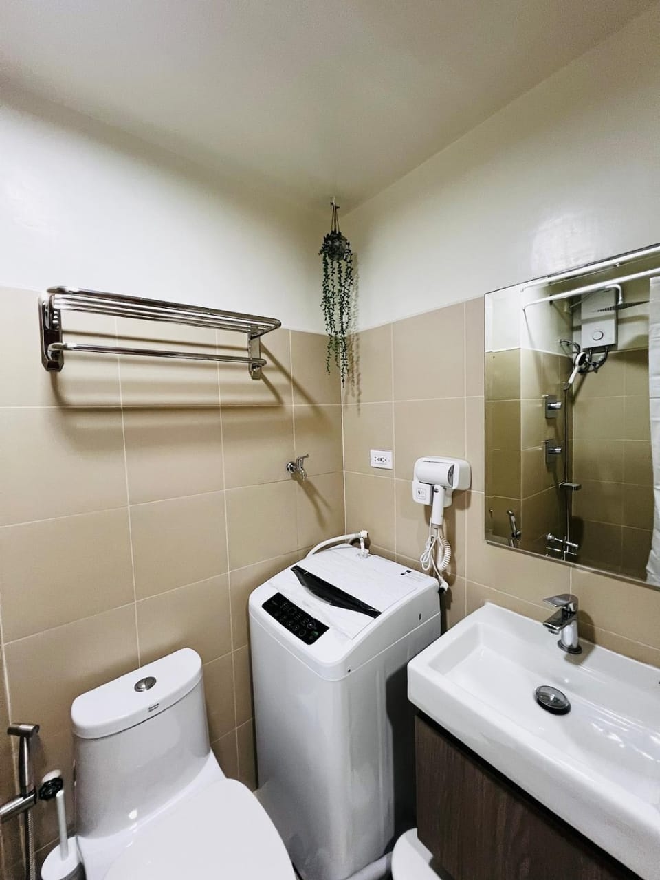 Toilet, Bathroom, bidet, towels, washing machine, dryer
