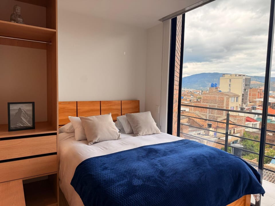 Bed, Natural landscape, Photo of the whole room, Bedroom, Mountain view