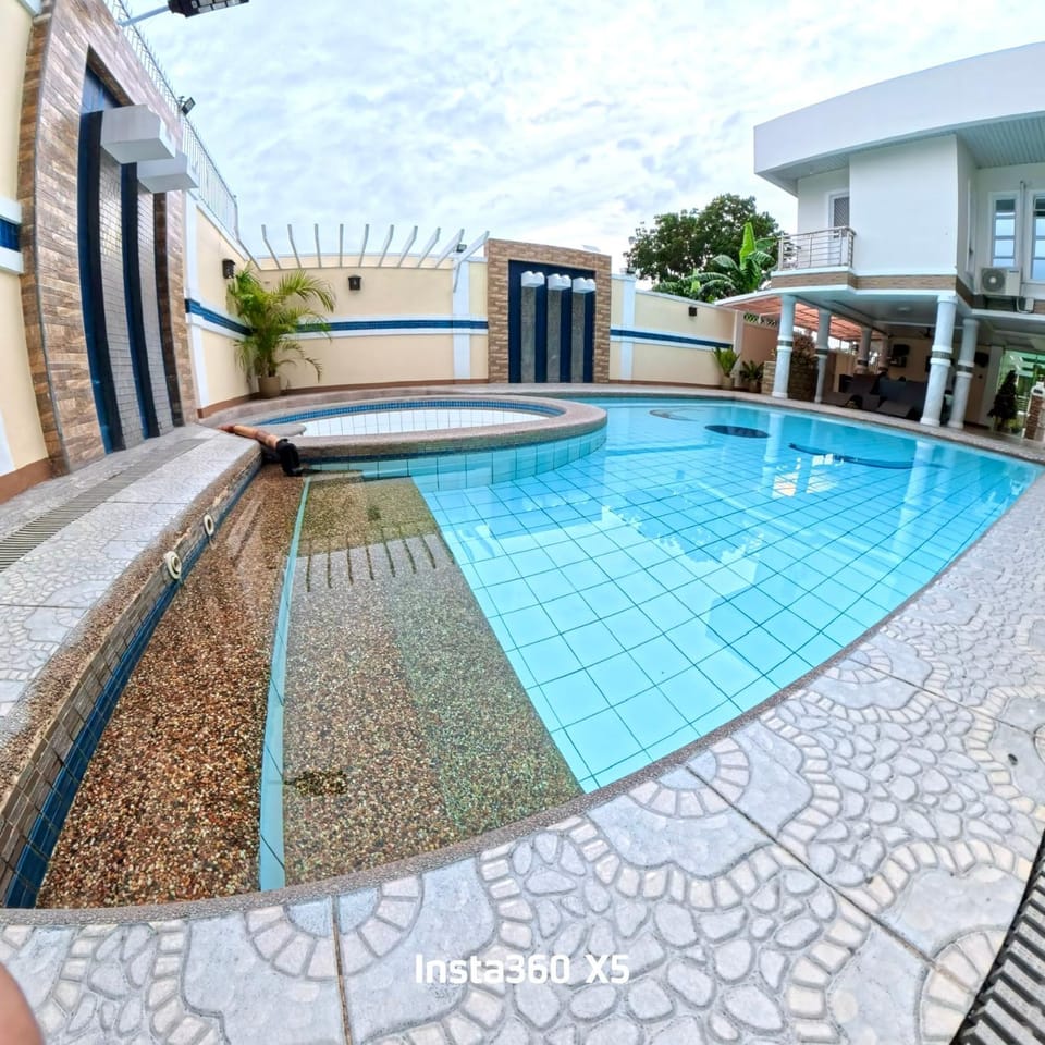 La Roma - Hot Spring Private Resort Apartment in Calamba