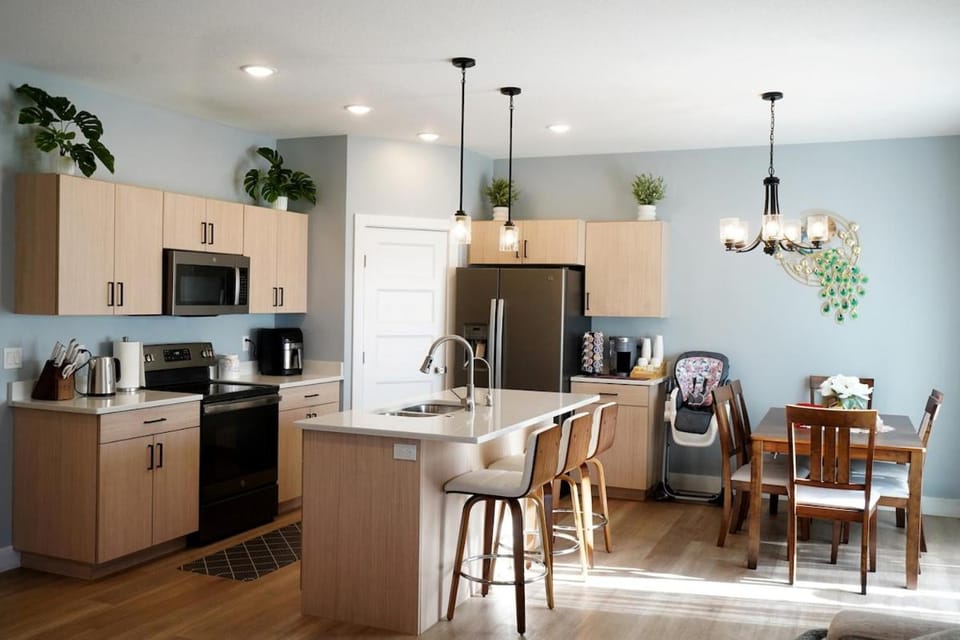Coffee/tea facilities, Kitchen or kitchenette, Seating area, Dining area, dishwasher, pet friendly, stove
