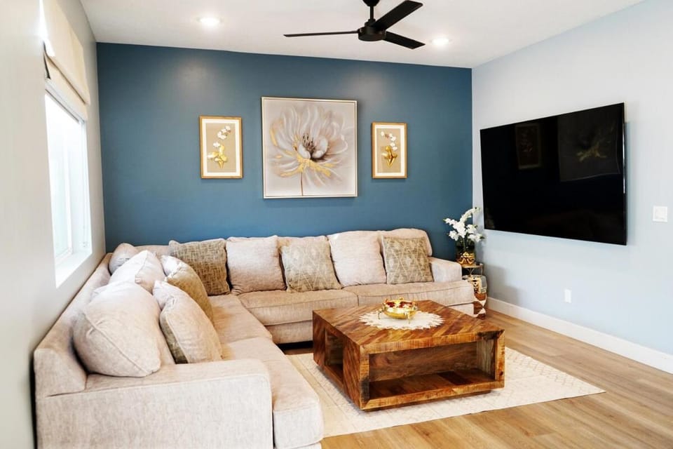 Communal lounge/ TV room, TV and multimedia, Living room, Seating area