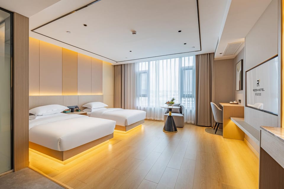 Bed, Living room, Photo of the whole room, Seating area, Bedroom