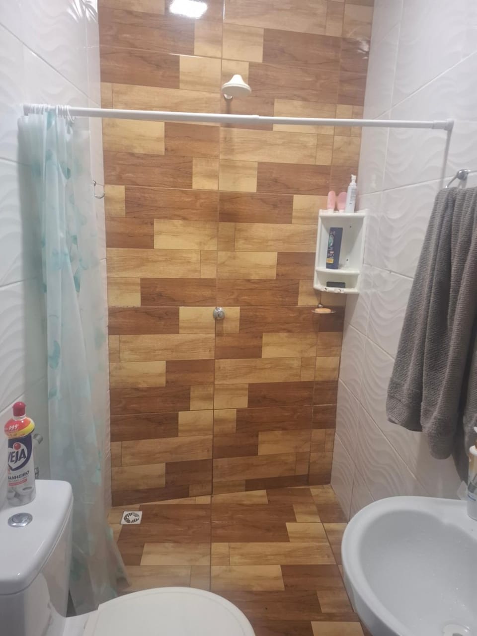 Toilet, towels