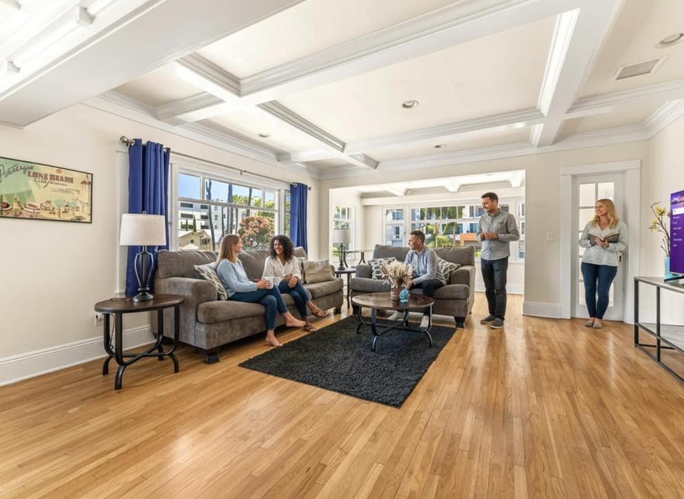 Day, TV and multimedia, Living room, Photo of the whole room, Seating area
