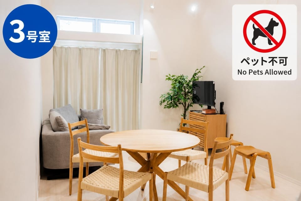 TV and multimedia, Living room, Photo of the whole room, Seating area, Dining area