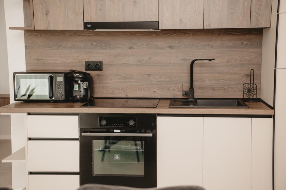 Coffee/tea facilities, Kitchen or kitchenette, minibar, stove, toaster