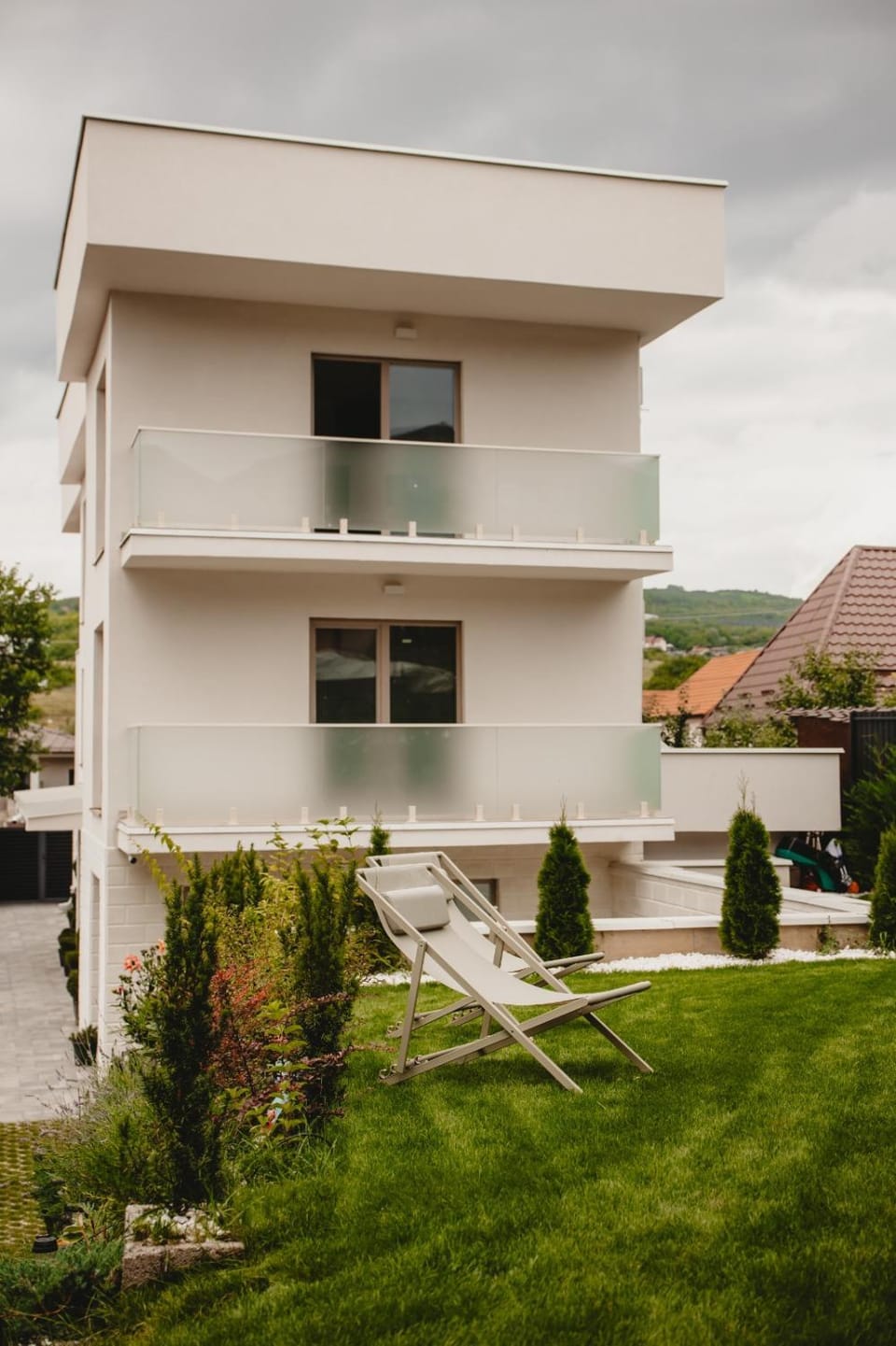 Property building, Spring, Day, Garden, Garden view