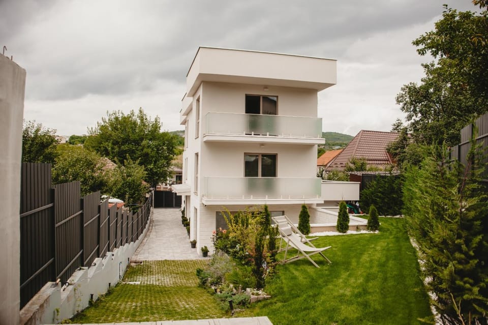 Property building, Spring, Day, Garden, Garden view