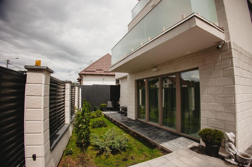 Property building, Day, Garden, Garden view