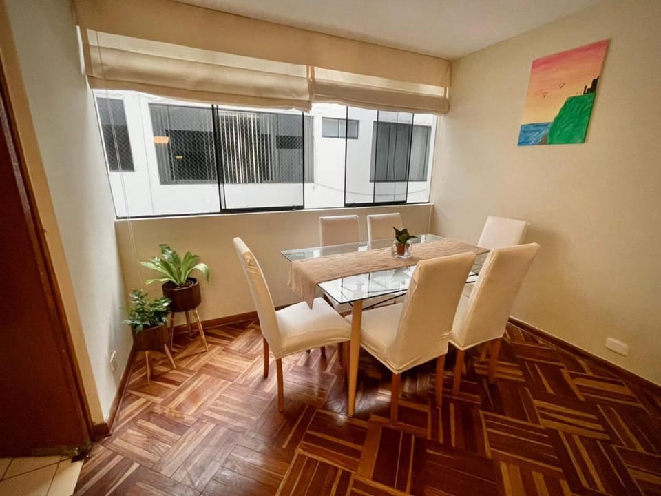 Close to the beach, Big beds, Malecon Miraflores Apartment in Miraflores