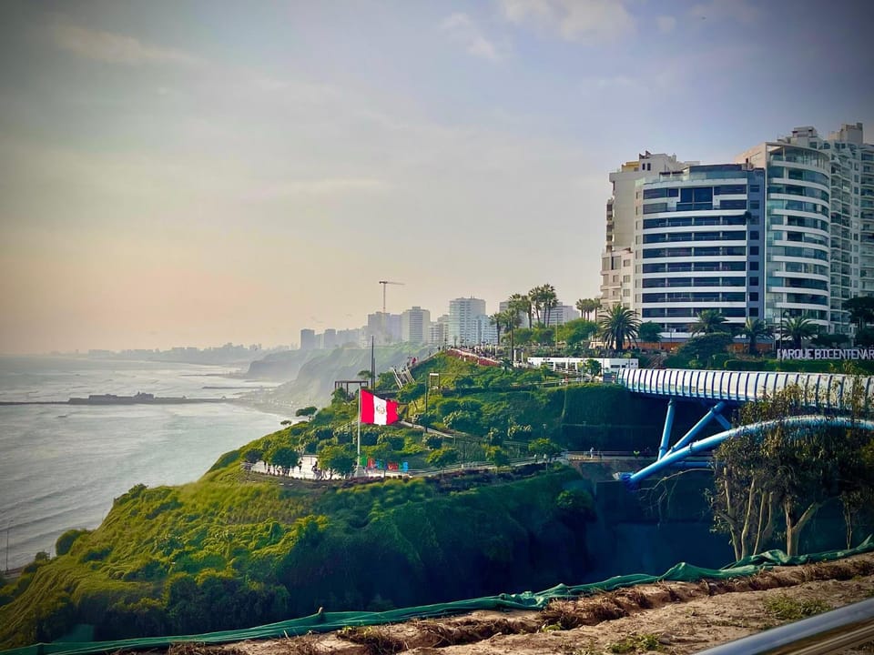 Close to the beach, Big beds, Malecon Miraflores Apartment in Miraflores
