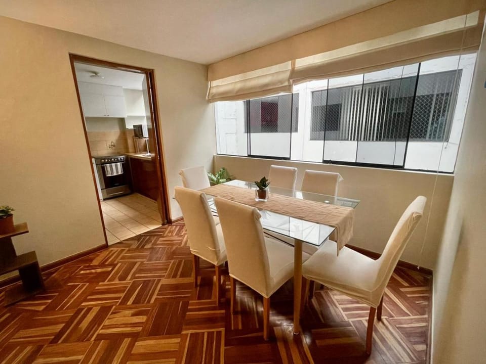 Close to the beach, Big beds, Malecon Miraflores Apartment in Miraflores