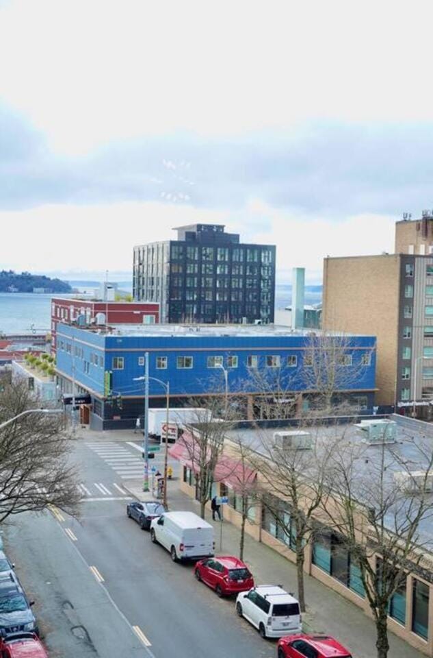 Vibrant City Gem/99 Walk/Pike Pl/Pool/Pet/Parking Apartment in Belltown